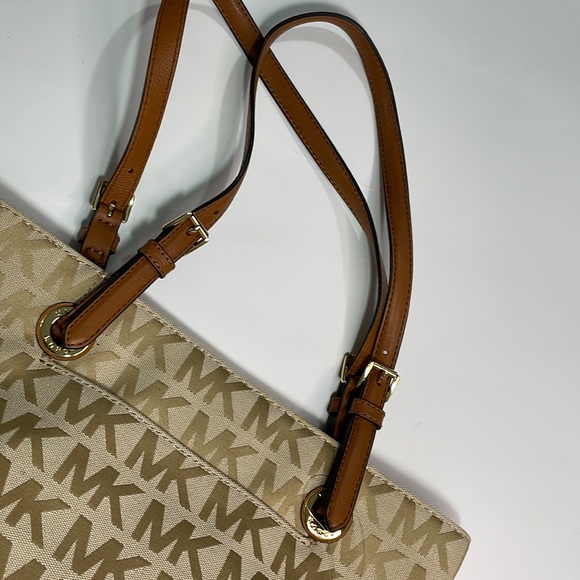 Michael Kors Jet Set Travel Monogram Tote ACC359 - Picture 2 of 9